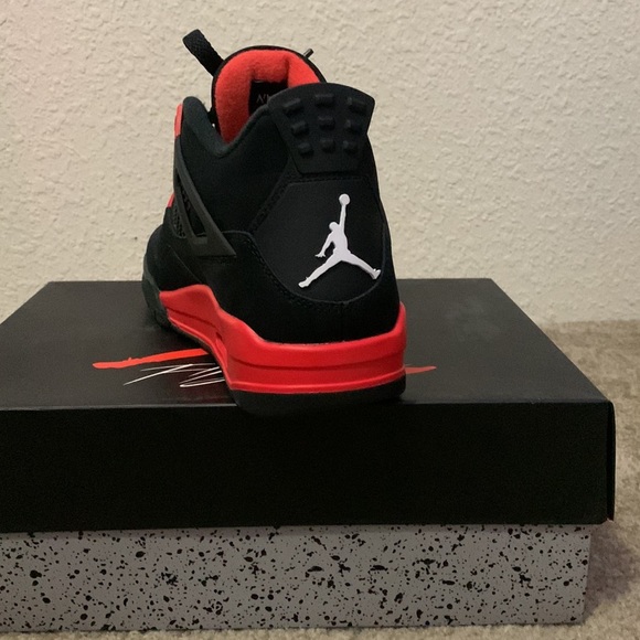 Red Thunder Air Jordan 4 retros, perfectly in shape, never worn. - Picture 3 of 4